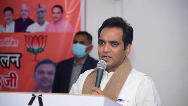 1.80 लाख वोटों से जीत कर राजनाथ सिंह के बेटे ने नोएडा में रचा इतिहास, देश में अब तक की सबसे बड़ी विधानसभा जीत