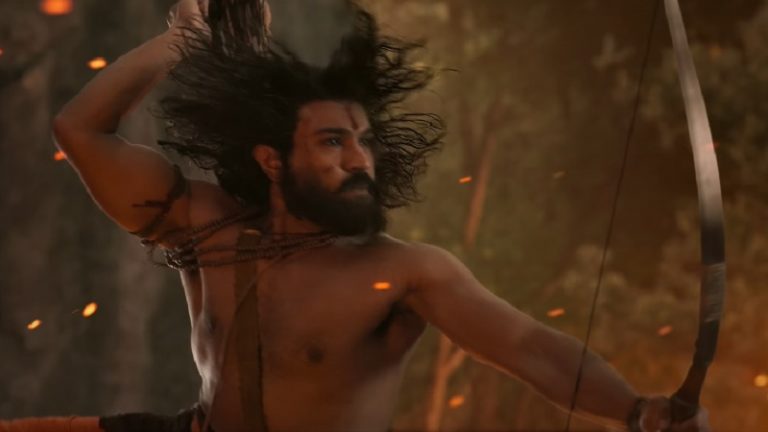 ‘RRR’ में लोगों को दिखी देशभक्ति के साथ-साथ रामायण की भी झलक, ‘बाहुबली’ वाले डायरेक्टर की नई फिल्म में Jr NTR और राम चरण हीरो