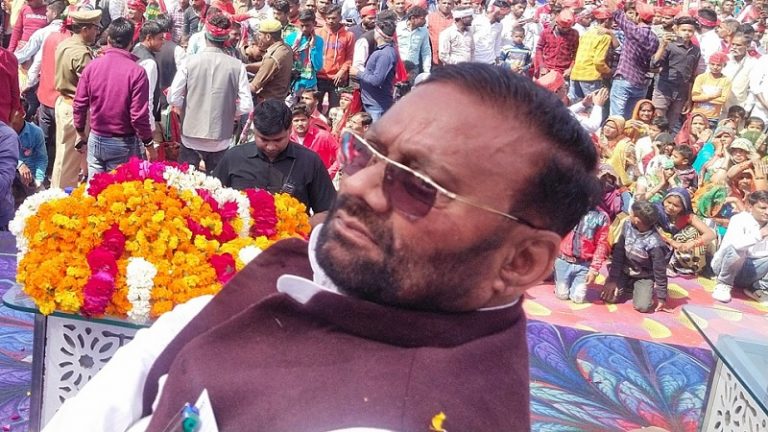 सपा के स्वामी को नहीं मिला जीत का प्रसाद: 25000 से अधिक वोटों से मिली हार, पहली बार लड़ रहे भाजपा के शिक्षक उम्मीदवार ने दी मात