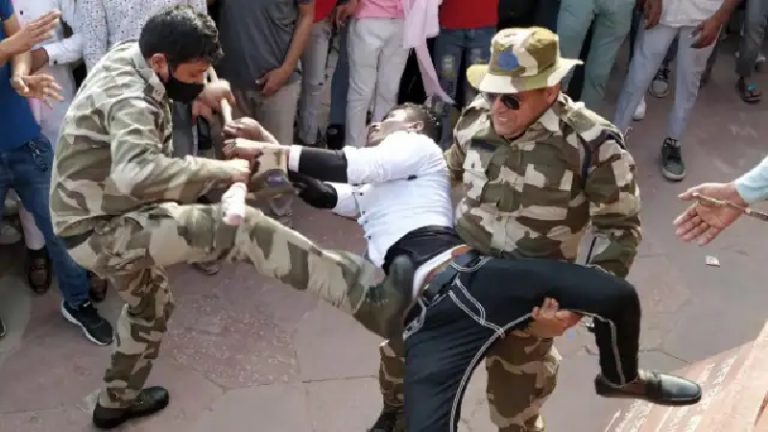 ताजमहल में गूँजा ‘पाकिस्तान ज़िंदाबाद’ और ‘भारत मुर्दाबाद’ का नारा: लोगों ने आरोपितों को धुना, शाहजहाँ के ‘उर्स’ का था मौका