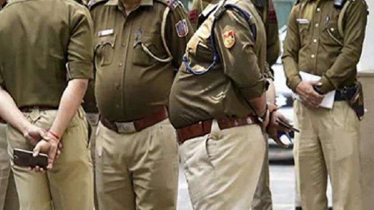 ‘UP में 60 के बदले अब 50 साल में रिटायर होंगे पुलिसकर्मी’: CM योगी के नेतृत्व में BJP की वापसी के साथ ही काम पर लग गया ‘फेक न्यूज वाला गैंग’