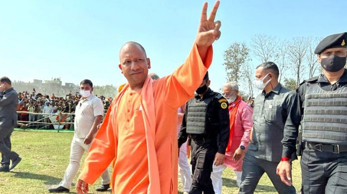 योगी आदित्यनाथ ने असामाजिक तत्वों को दी चेतावनी