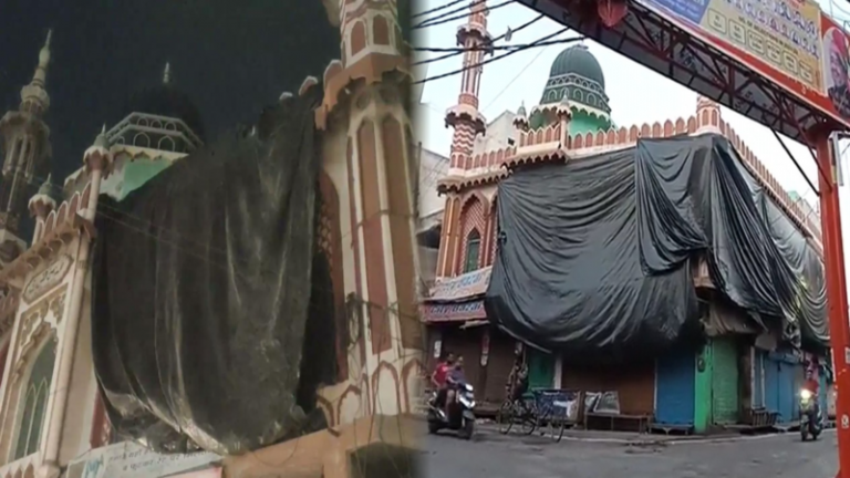 होली से पहले अलीगढ़ में मस्जिदें ढंकी गईं, लखनऊ में जुमे की नमाज का वक्त बदला