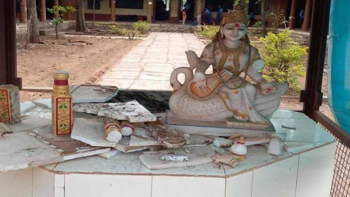 कर्नाटक सरकारी सरस्वती प्रतिमाओं स्कूलों