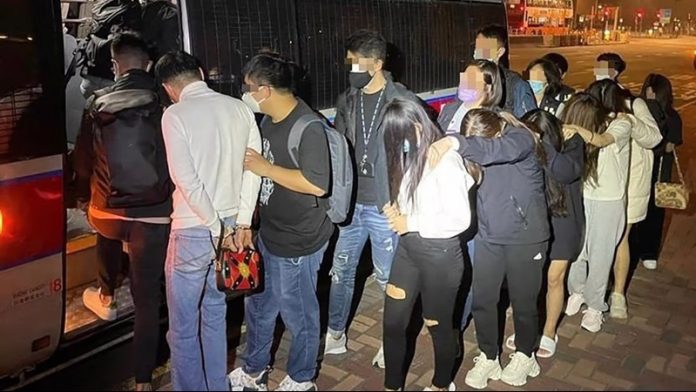 हांगकांग पुलिस ने सेक्स वर्कर्स को पकड़ा