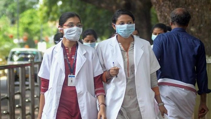 यूक्रेन से लौटे मेडिकल छात्रों को भारत में मिलेगा एडमिशन