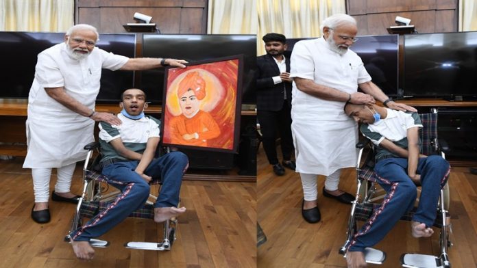 दिव्यांग आयुष कुंडल मोदी