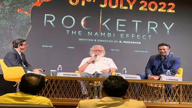 नंबी नारायणन को दुबई में स्टैंडिंग ओवेशन: आर माधवन ने बनाई है फिल्म, वैज्ञानिक के साथ हुआ था अपराधियों की तरह व्यवहार