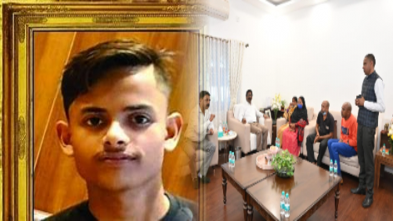 ‘अभी तक तो सिर्फ बात हुई…’: CM हेमंत सोरेन से मिले रुपेश पांडेय के माता-पिता, क्या CBI जाँच को तैयार होगी झारखंड सरकार