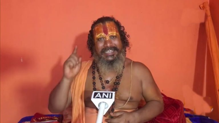 ‘भगवा पहने हैं, ब्रह्मदंड लिए हैं, अंदर नहीं जा सकते’: जगद्गुरु परमहंसाचार्य को ताजमहल में जाने से रोका, कहा- भगवान शिव की दबी पिंडी का दर्शन करने आया था