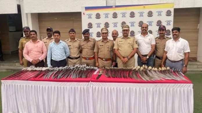 महाराष्ट्र कूरियर तलवार