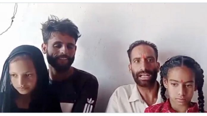 कश्मीर, तिलक, छात्रा, पिटाई