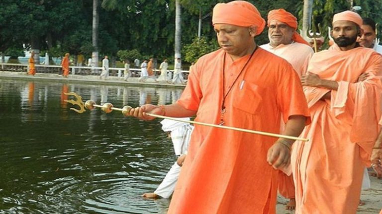 अयोध्या में मंदिरों-मठों पर नहीं लगेगा कमर्शियल टैक्स, CM योगी ने संतों के आग्रह को माना: अष्टमी-नवमी को VIP दर्शनार्थियों की सुविधा पर रोक