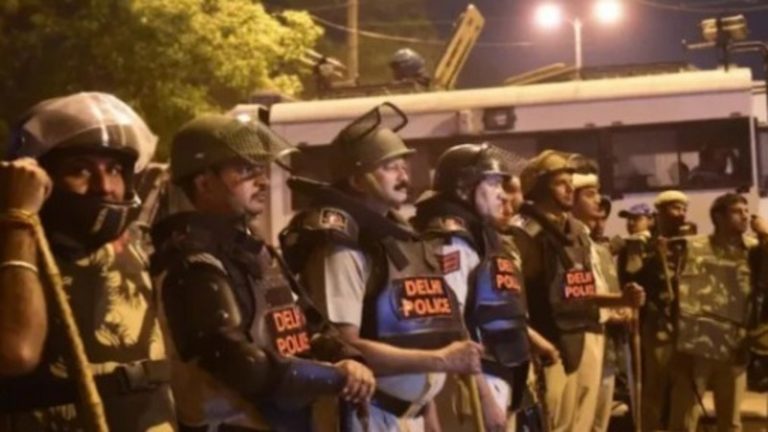 अंसार के करीबी जफर और बाबुद्दीन गिरफ्तार: जहाँगीरपुरी में शोभा यात्रा पर फेंके थे बोतल, लहराए थे तलवार