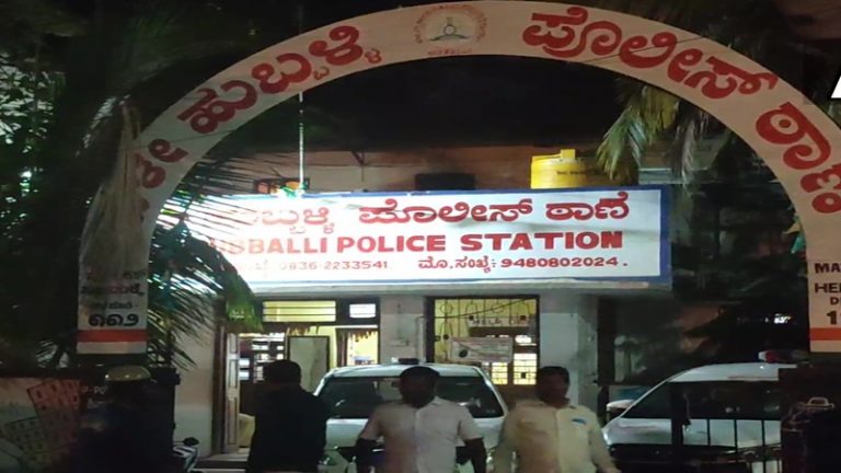 हनुमान जयंती के दिन कर्नाटक के हुबली में बवाल: पुलिस थाने और अस्पताल पर पथराव, 4 पुलिसकर्मी घायल, 40 गिरफ्तार