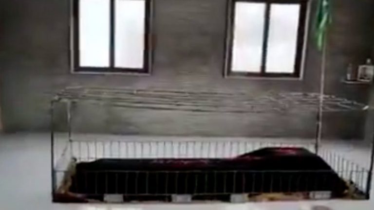सरकारी अस्पताल में अवैध मजार, प्रशासन ने अतिक्रमण हटाने के लिए सूरत पुलिस को लिखी चिट्ठी, सामने आया वीडियो