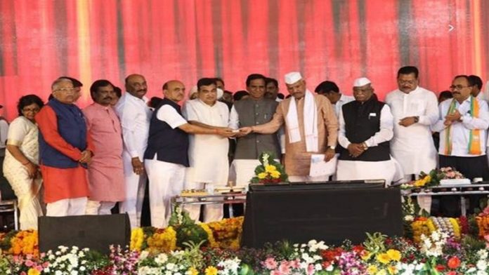 नितिन गडकरी एक्सप्रेसवे