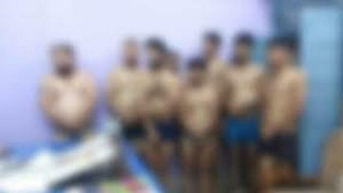मध्य प्रदेश पुलिसकर्मी अर्धनग्न
