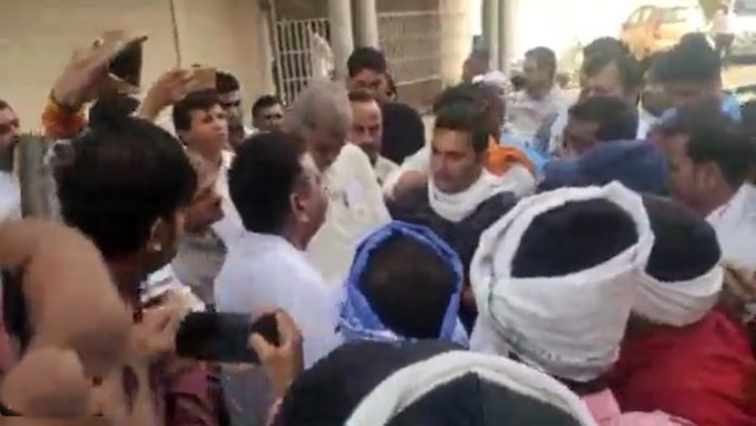 खरगौन हिंसा के बाद जयजा लेने पहुँचे कॉन्ग्रेस प्रतिनिधिमंडल