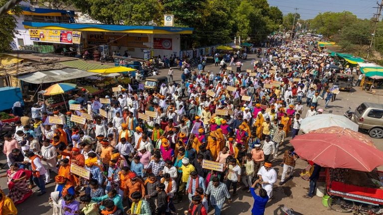 जो भोलेनाथ का नहीं… ईसाई-इस्लामी धर्मांतरण के खिलाफ सड़कों पर आदिवासी, धर्म परिवर्तन करने वालों को ST से बाहर करने की माँग