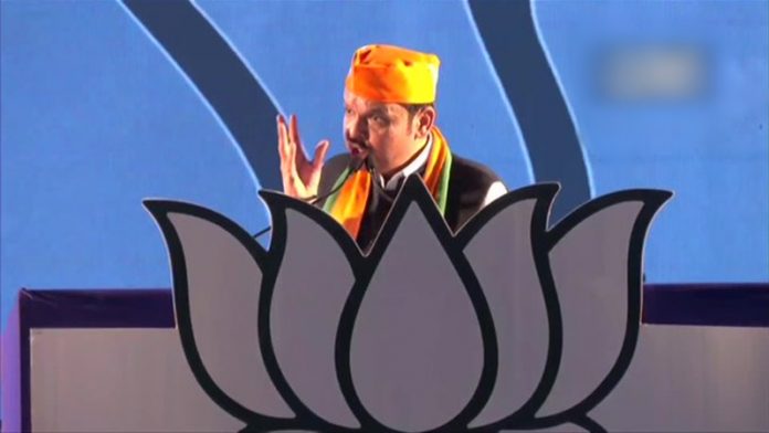 महाराष्ट्र दिवस देवेंद्र फडणवीस