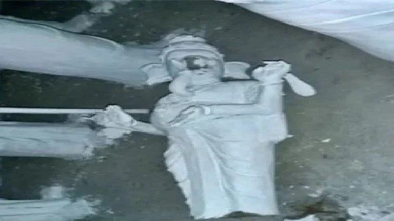 कर्नाटक के ‘मिनी तिरुपति’ मंदिर की मूर्तियों को रॉड मार कर किया गया खंडित, इलाके में तनाव के बाद उपद्रवियों पर FIR दर्ज