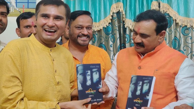 स्वतंत्रता सेनानियों के गुप्त प्रवास की एक गाथा, कैसे जुटाए अर्थ और अस्त्र : क्यों पढ़नी चाहिए ‘क्रांतिदूत’ की झाँसी फाइल्स
