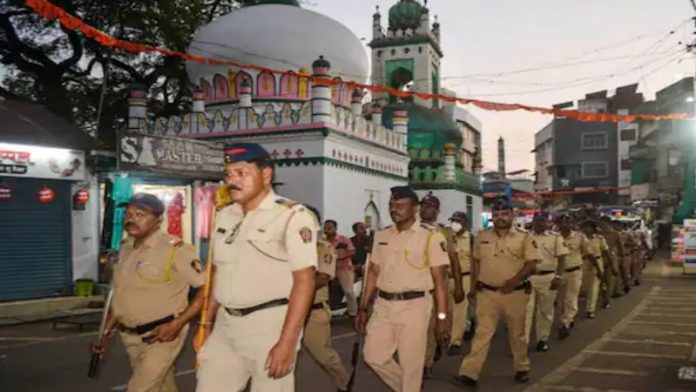 ईद से पहले पुलिस मार्च