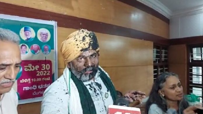 राकेश टिकैत, बेंगलुरु, स्याही