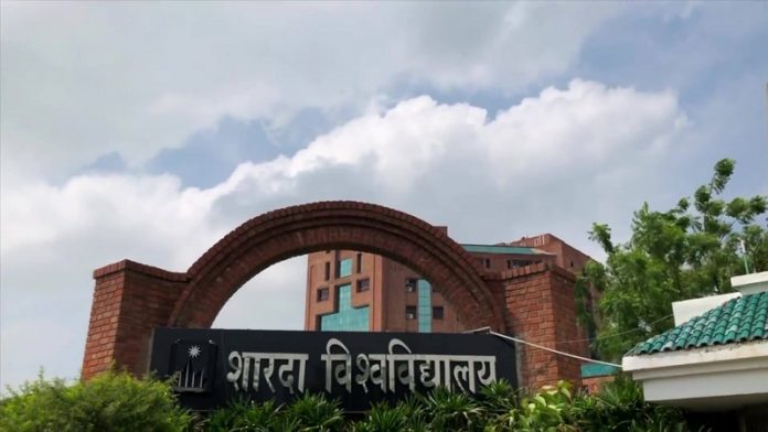 शारदा यूनिवर्सिटी, वकास फारूक