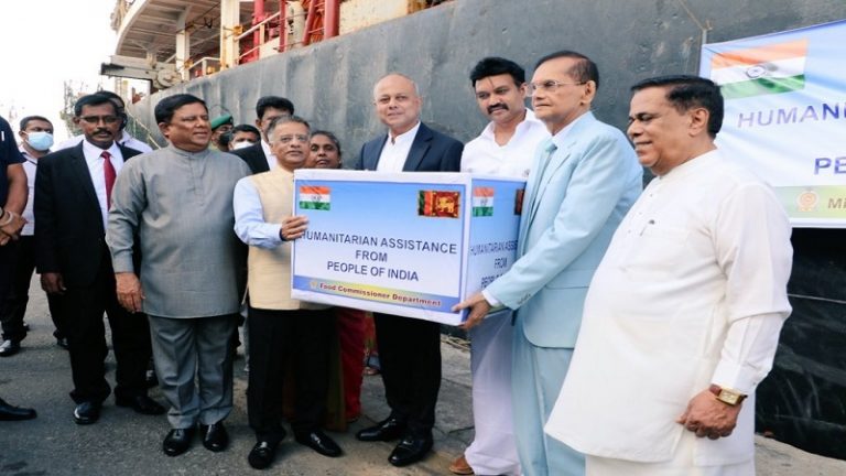 कंगाली से जूझ रहे श्रीलंका को भारत ने फिर भेजी ₹200 करोड़ की मदद, चावल से लेकर दूध-दवा तक सब दिया: PM रानिल विक्रमसिंघे खेप देखकर बोले- थैंक यू इंडिया