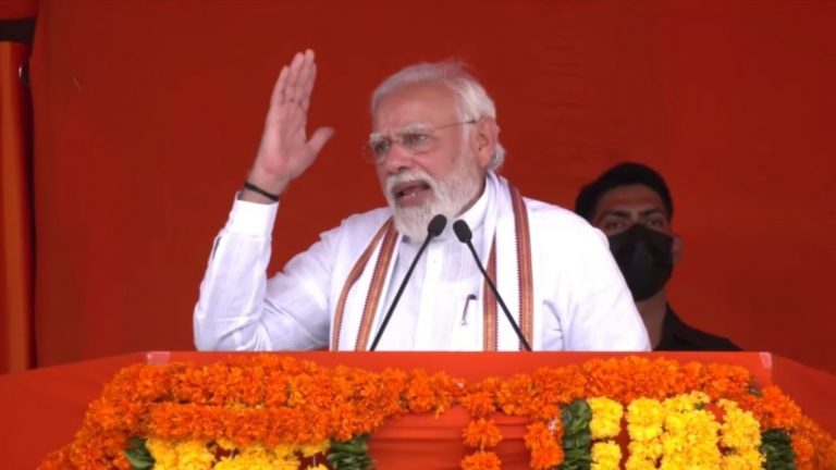 ओवैसी के गढ़ में PM मोदी ने की CM योगी की जमकर तारीफ, कहा- योगी को विज्ञान पर भरोसा, तोड़ दिया अंधविश्वास