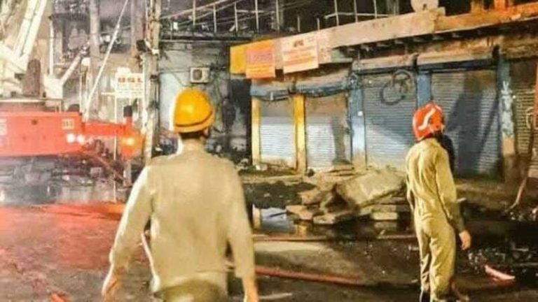 दिल्ली के मुंडका अग्निकांड में 27 लोगों की मौत, 25 अभी भी लापता: कंपनी के दोनों मालिक गिरफ्तार, बिल्डिंग मालिक फरार