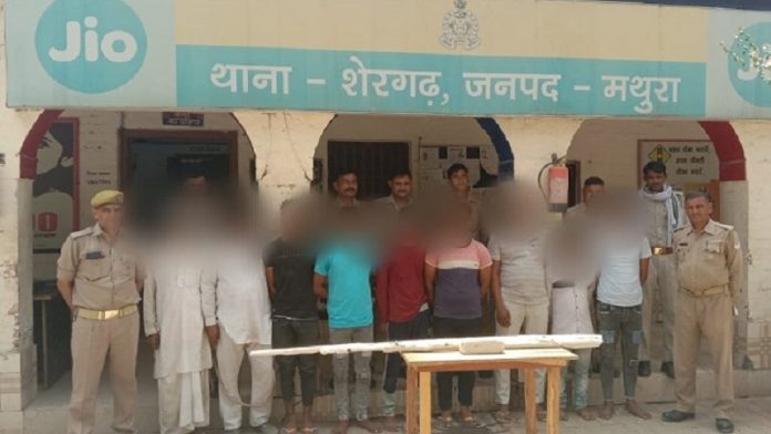 मथुरा, पुलिस पर हमला