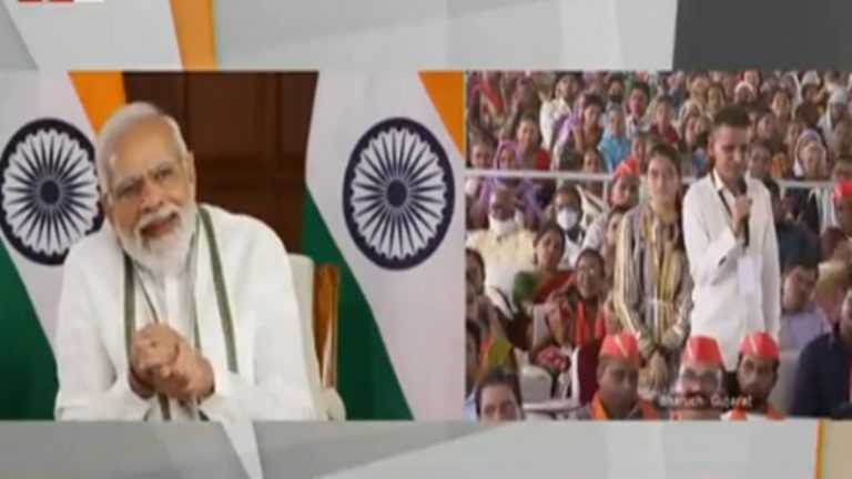 दिव्यांग अयूब की बेटी ने सिसकते हुए बताया ‘डॉक्टर’ बनने का सपना: PM मोदी कैमरे पर हो गए भावुक, कहा- मदद की जरूरत हो तो मुझे भी बताना