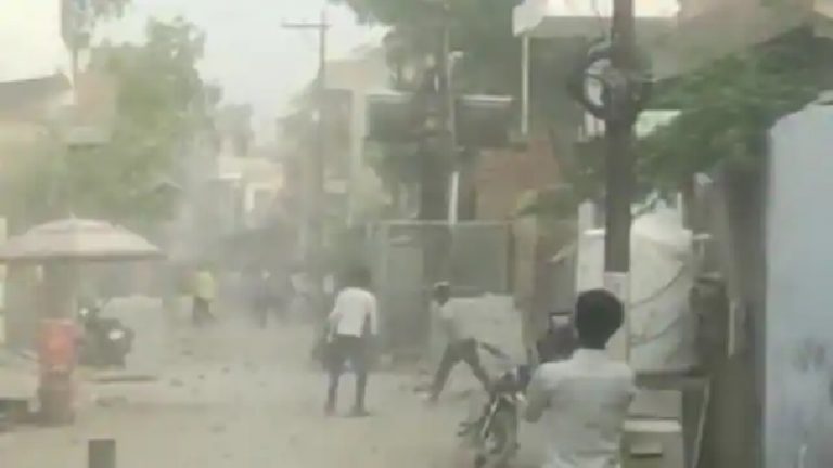 कानपुर के बाद अब आगरा में भड़की हिंसा, बाइक टकराने के बाद पत्थरबाजी और मारपीट: पुलिस तैनात, 4 गिरफ्तार