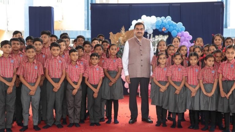 ₹60,000 करोड़ दान करेगा गौतम अडानी का परिवार: स्कूली बच्चों के साथ फोटो शेयर कर बताया- शिक्षा, स्वास्थ्य और कौशल विकास पर होगा खर्च