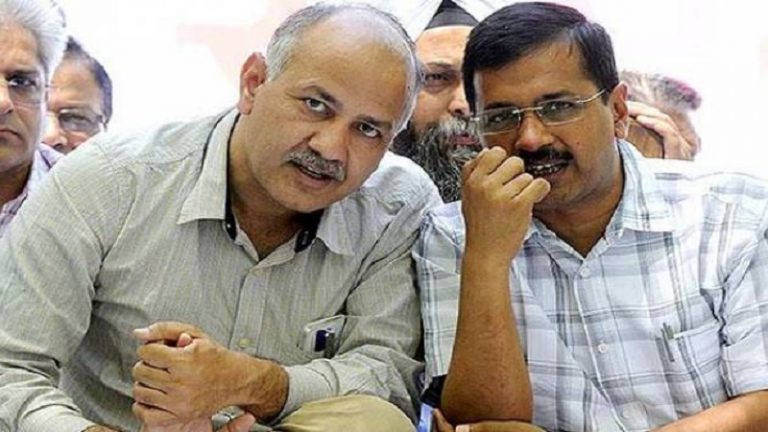 असम CM की पत्नी ने मनीष सिसोदिया पर किया ₹100 करोड़ की मानहानि का मुकदमा: दान में दिए PPE किट में लगाया था भ्रष्टाचार का इल्जाम
