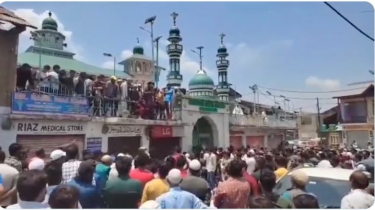 ‘हमारा मजहब अमनपसंद, हिजाब-बुर्के पर बोला तो गला काट देंगे’: जम्मू की मस्जिद में बोला मौलाना- गाय का मूत पीने वाले हिंदुओं की औकात ही क्या