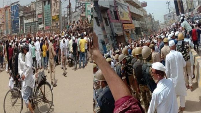 जुमे की नमाज के बाद प्रदर्शन