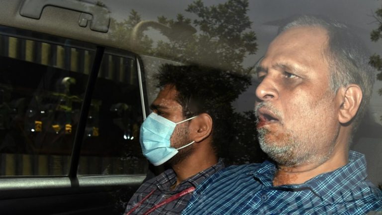 14 दिनों की न्यायिक हिरासत में भेजे गए AAP के मंत्री सत्येंद्र जैन, 14 जून को जमानत पर सुनवाई: घर से मिला था 1.80 kg सोना, ₹2.82 करोड़ कैश