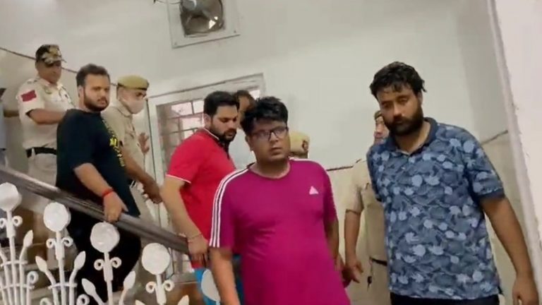 भाजपा अध्यक्ष जेपी नड्डा के घर के बाहर आग लगाने वाले NSUI के 4 सदस्यों को दिल्ली पुलिस ने किया गिरफ्तार, CCTV फुटेज से हुई पहचान