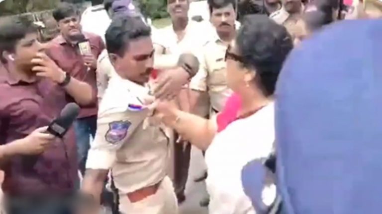 कॉन्ग्रेस नेता रेणुका चौधरी ने पुलिसकर्मी का कॉलर पकड़ा, लोगों ने कहा- इसकी चौधराहट पर लगाम लगनी चाहिए, गिरफ्तार करके जेल भेजो
