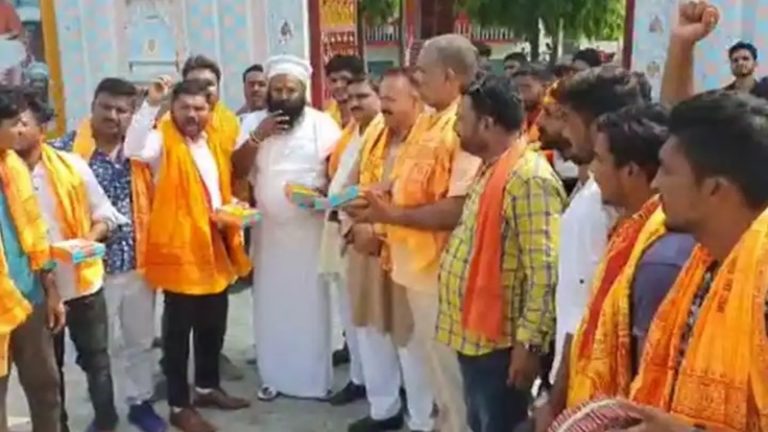 जानिए अयोध्या क्यों पहुँच रहे CM एकनाथ शिंदे के समर्थक, पूजा-अर्चना और आतिशबाजी भी: लग रहे रामलला के जयकारे