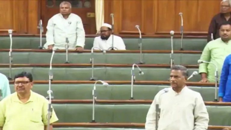 बिहार विधानसभा में RJD विधायक सऊद आलम ने किया वंदे मातरम् का अपमान: सीट से खड़े नहीं हुए, कहा- भारत हिंदू राष्ट्र नहीं