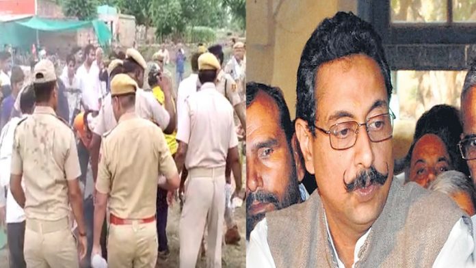 राजस्थान: अवैध खनन मामले में प्रदर्शनकारियों से मिले मंत्री विश्वेंद्र नाथ