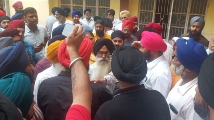 बरेली में ईसाई मिशनरी स्कूल ने सिख छात्रों की भावनाएँ की आहत