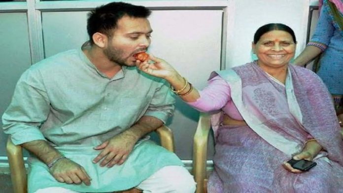 तेजस्वी यादव और राबड़ी देवी