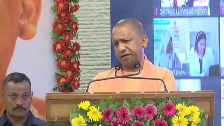 ‘एक वर्ग की आबादी बढ़ती जाए, मूल निवासी कर दिए जाएँ नियंत्रित – ऐसा न हो’: CM योगी ने डेमोग्राफी असंतुलन पर जताई चिंता