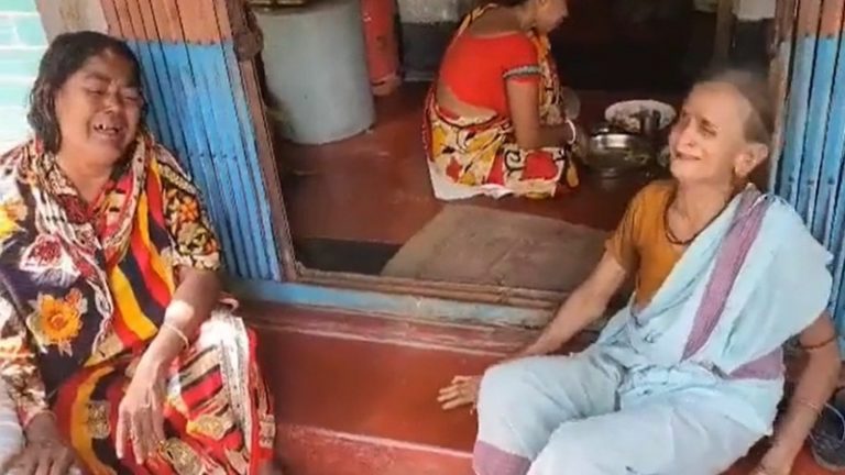 मुस्लिम भीड़ ने 70+ घर जलाए, 200+ हिन्दुओं से मारपीट, दहाड़ मार कर रोती महिलाएँ: बांग्लादेश में हिन्दुओं से लूटपाट और उपद्रव जारी